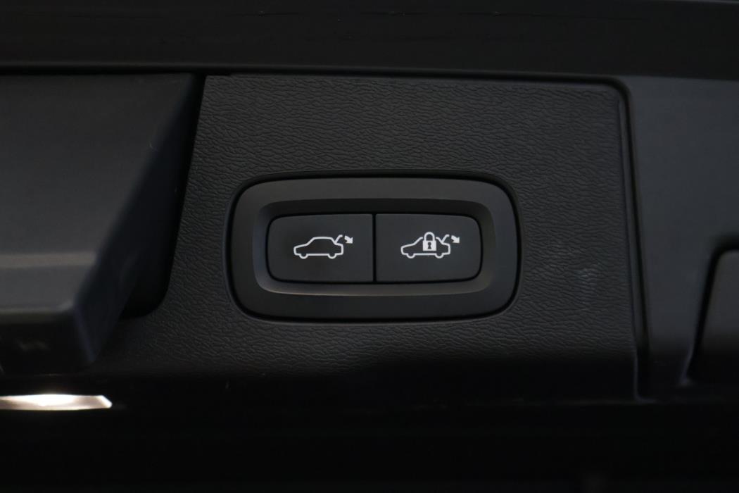 VOLVO XC60 2022