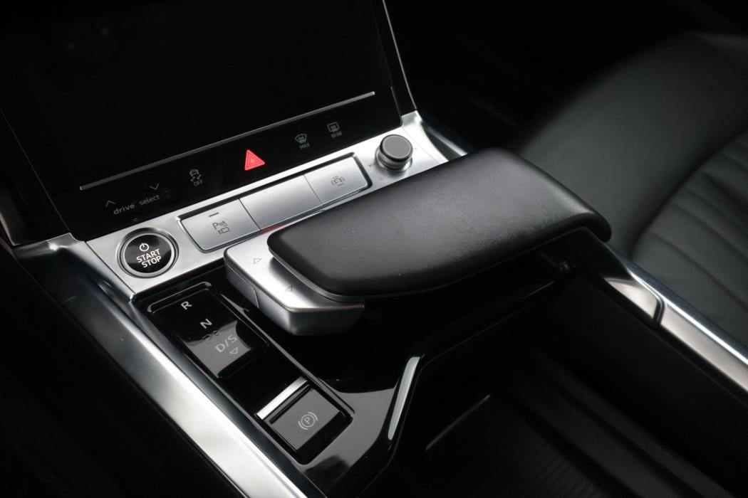 AUDI Q8 e-tron 2024