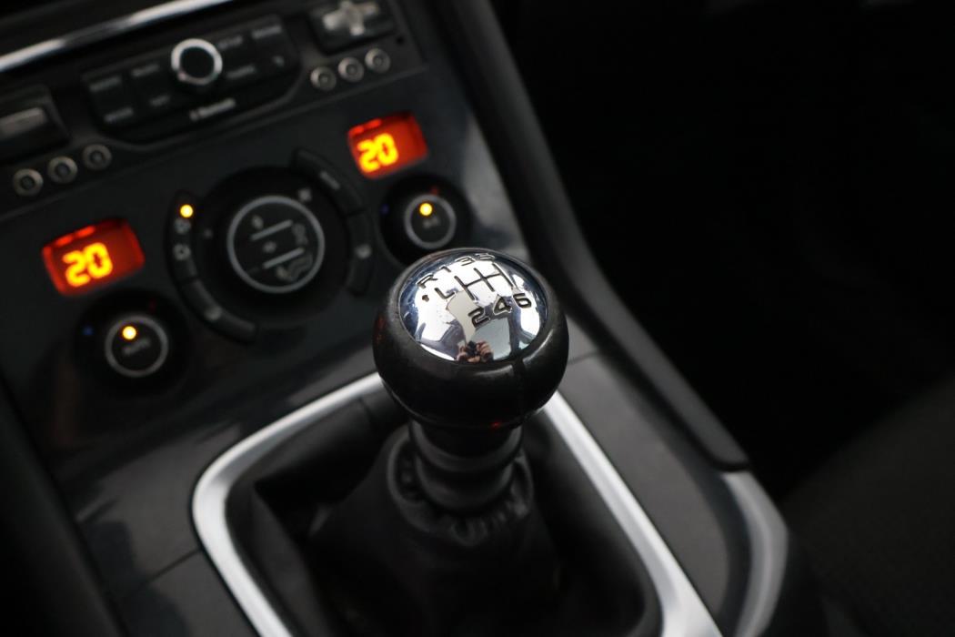 PEUGEOT 5008 2014