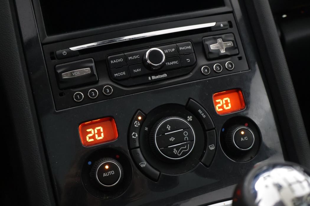 PEUGEOT 5008 2014