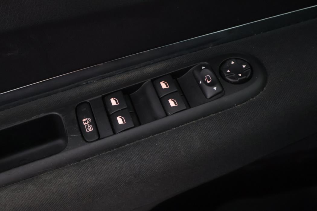 PEUGEOT 5008 2014