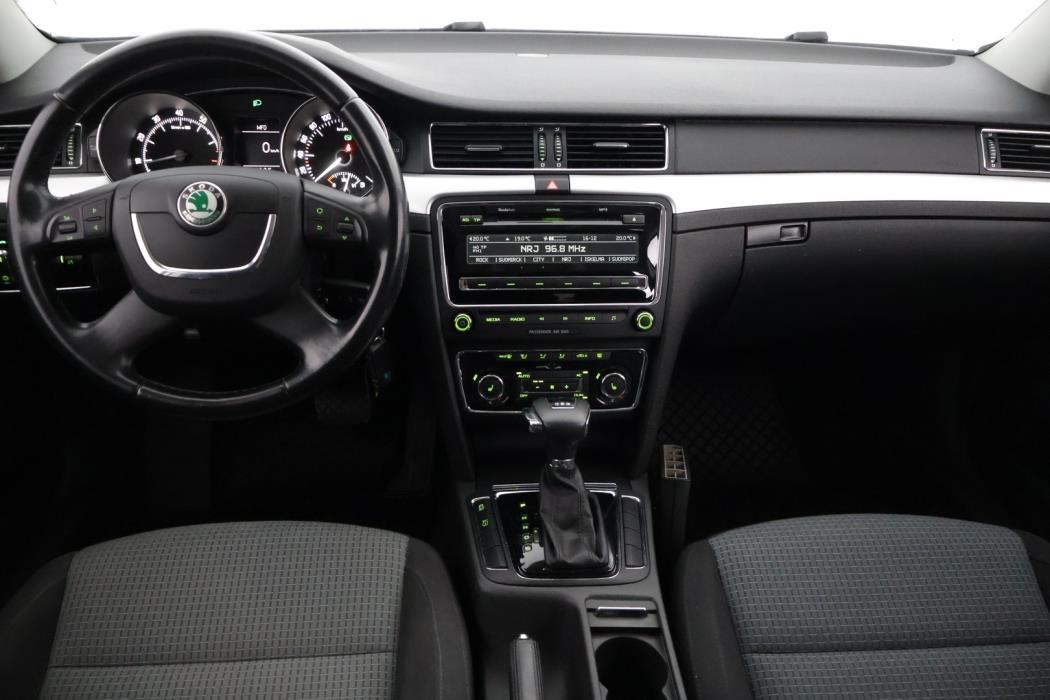 SKODA Superb 2011