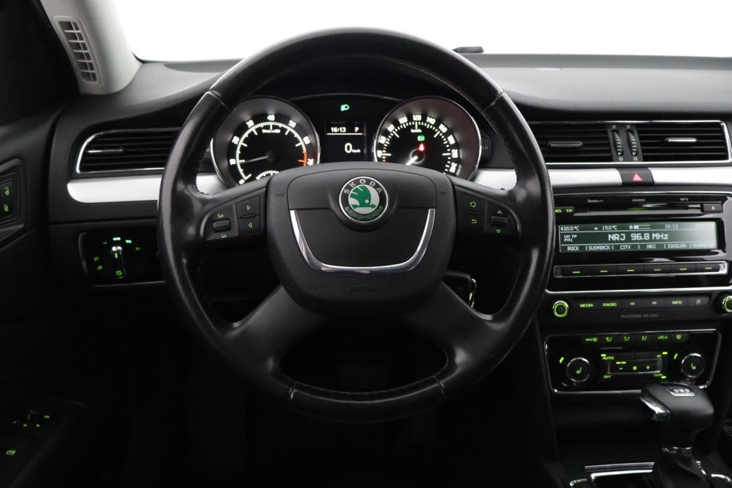 SKODA Superb 2011