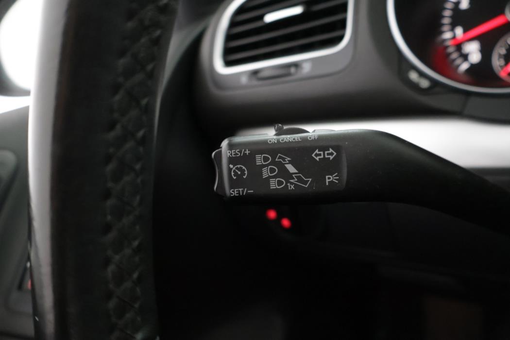 VOLKSWAGEN Golf 2013