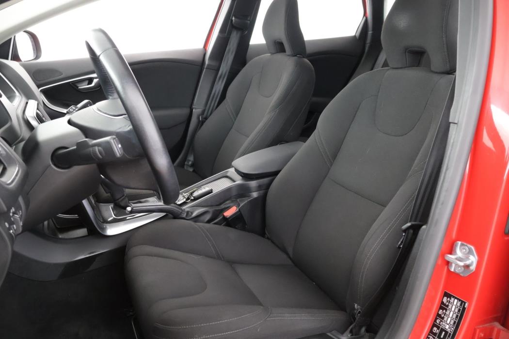 VOLVO V40 2018