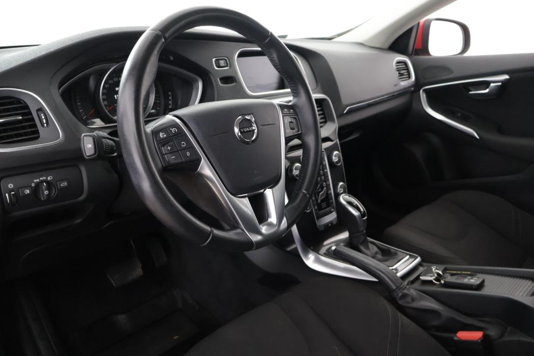 VOLVO V40 2018