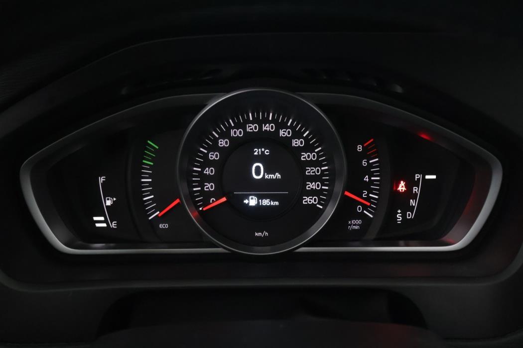 VOLVO V40 2018