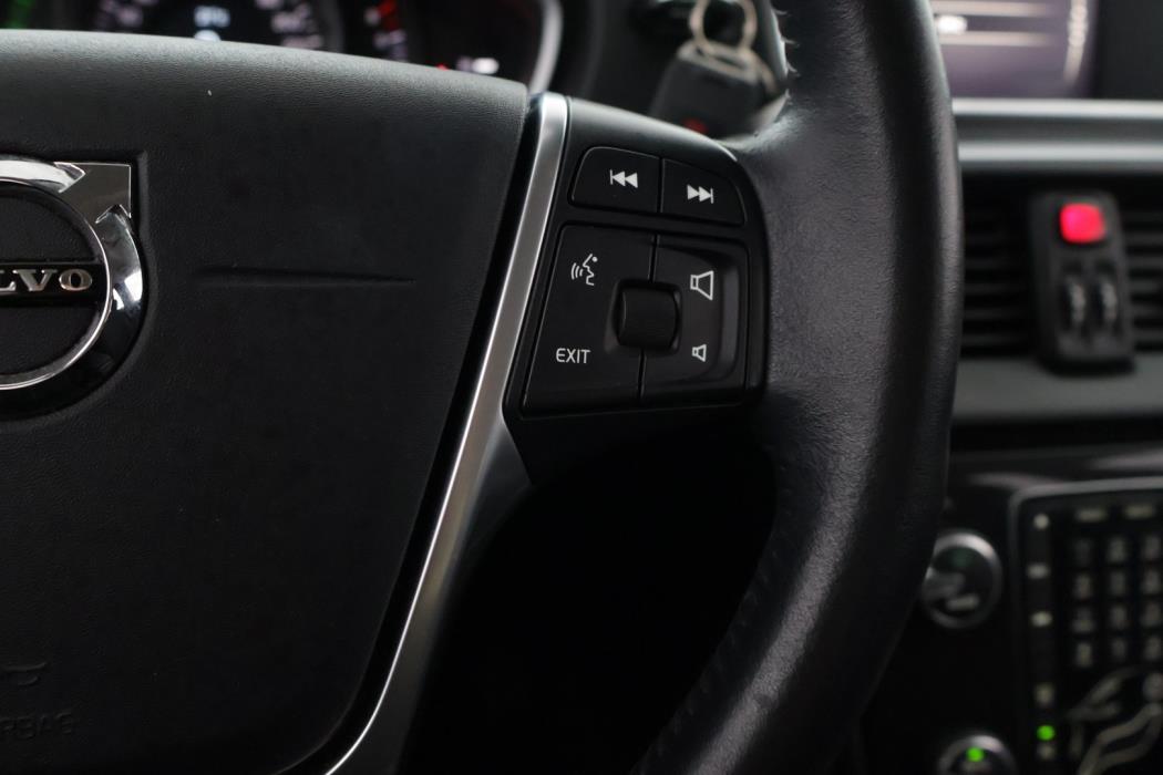VOLVO V40 2018