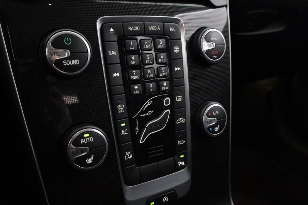VOLVO V40 2018