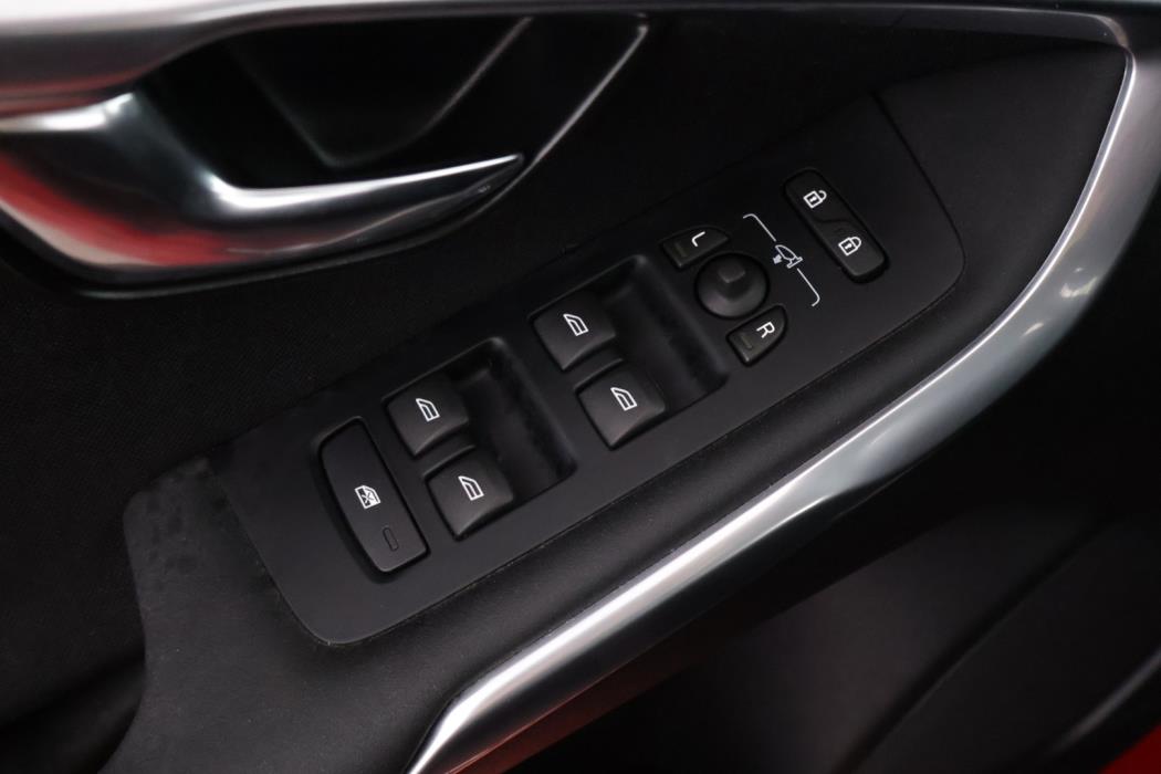 VOLVO V40 2018