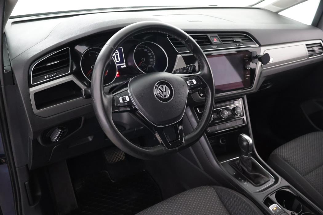 VOLKSWAGEN Touran 2019