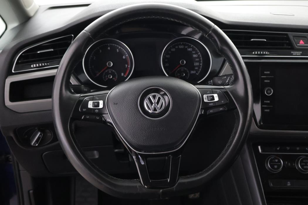 VOLKSWAGEN Touran 2019