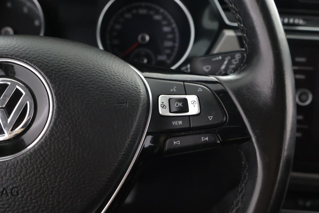VOLKSWAGEN Touran 2019
