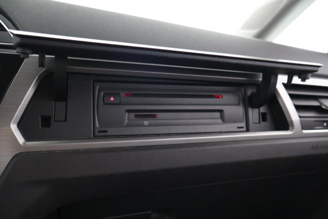 VOLKSWAGEN Touran 2019