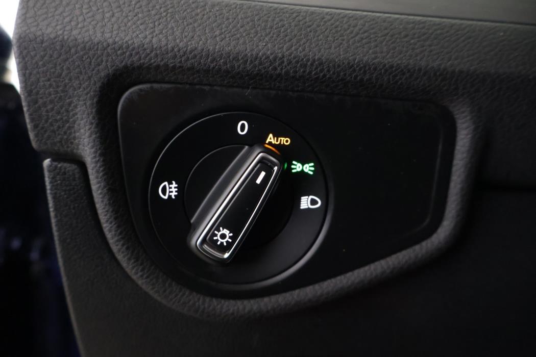 VOLKSWAGEN Touran 2019