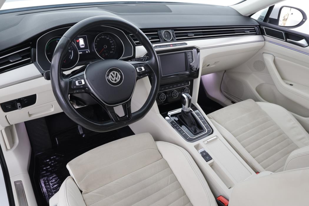 VOLKSWAGEN Passat 2017