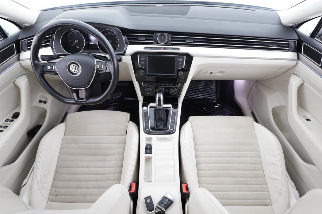 VOLKSWAGEN Passat 2017