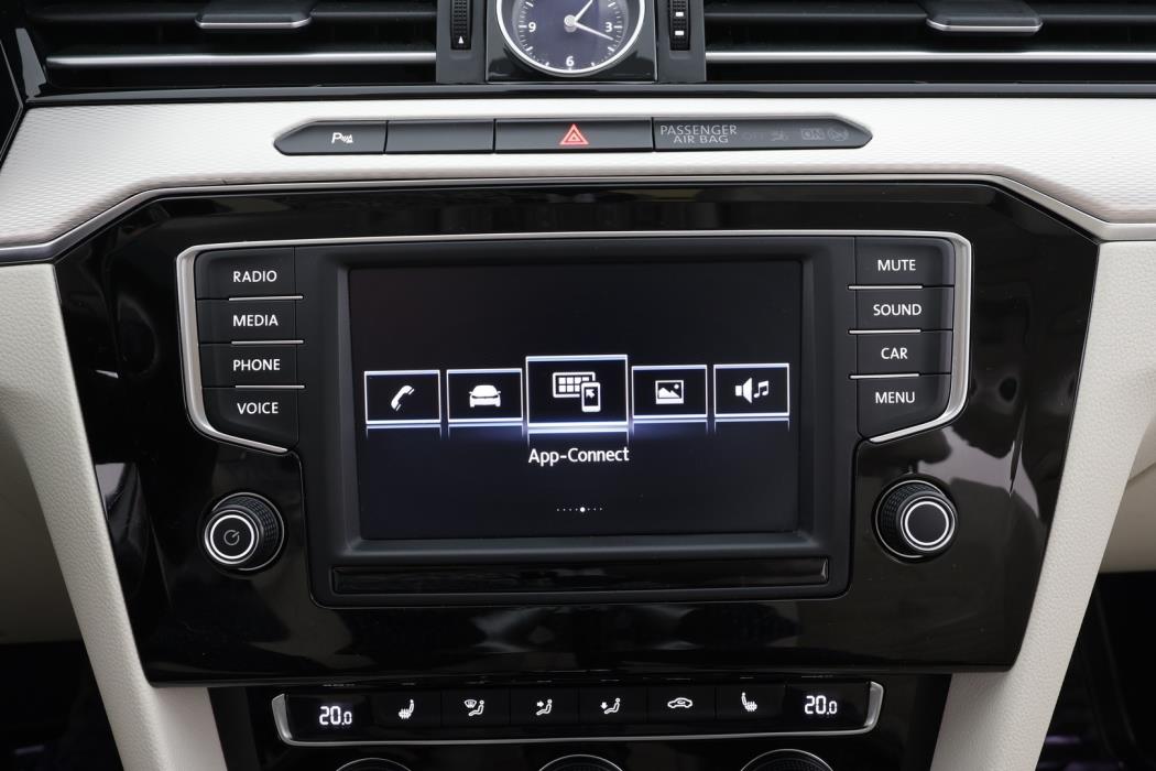 VOLKSWAGEN Passat 2017