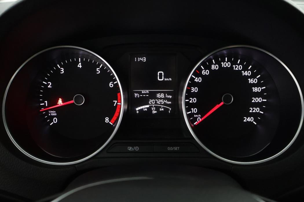 VOLKSWAGEN Polo 2015