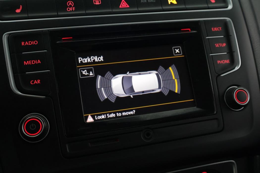 VOLKSWAGEN Polo 2015