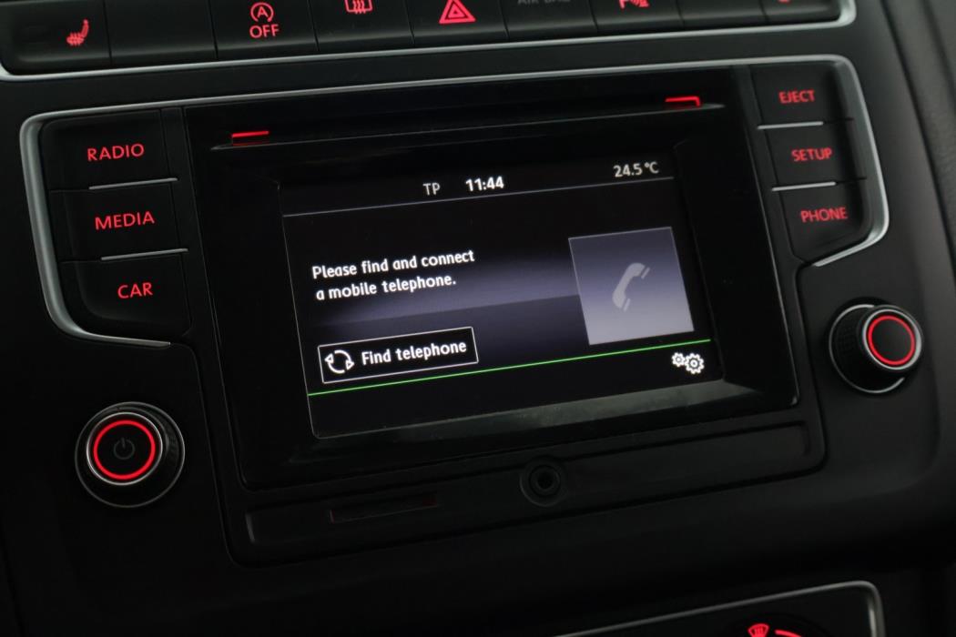 VOLKSWAGEN Polo 2015