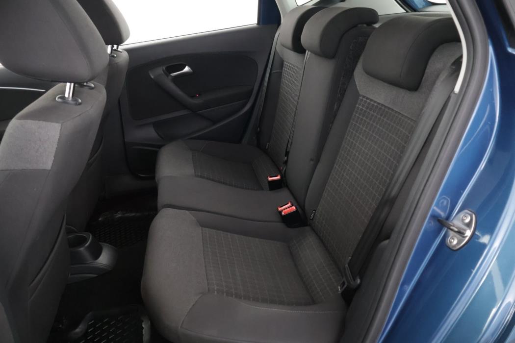 VOLKSWAGEN Polo 2015