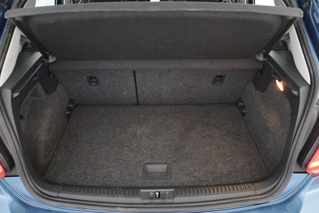 VOLKSWAGEN Polo 2015