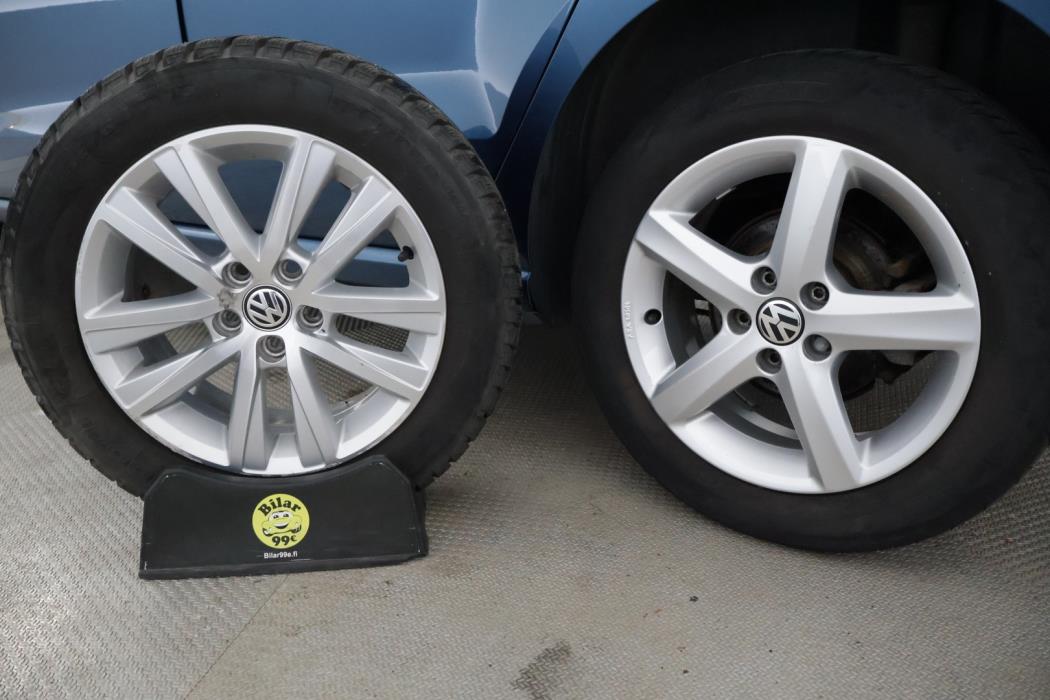 VOLKSWAGEN Polo 2015