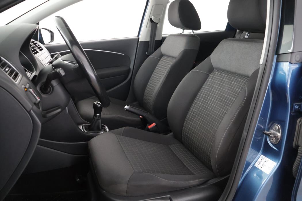 VOLKSWAGEN Polo 2015