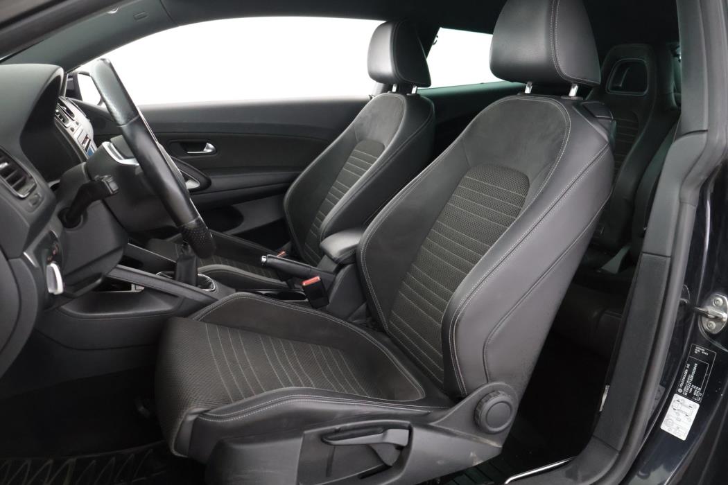 VOLKSWAGEN Scirocco 2011