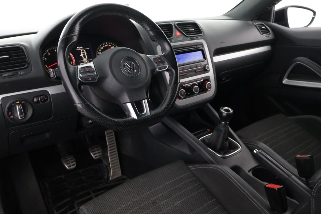 VOLKSWAGEN Scirocco 2011