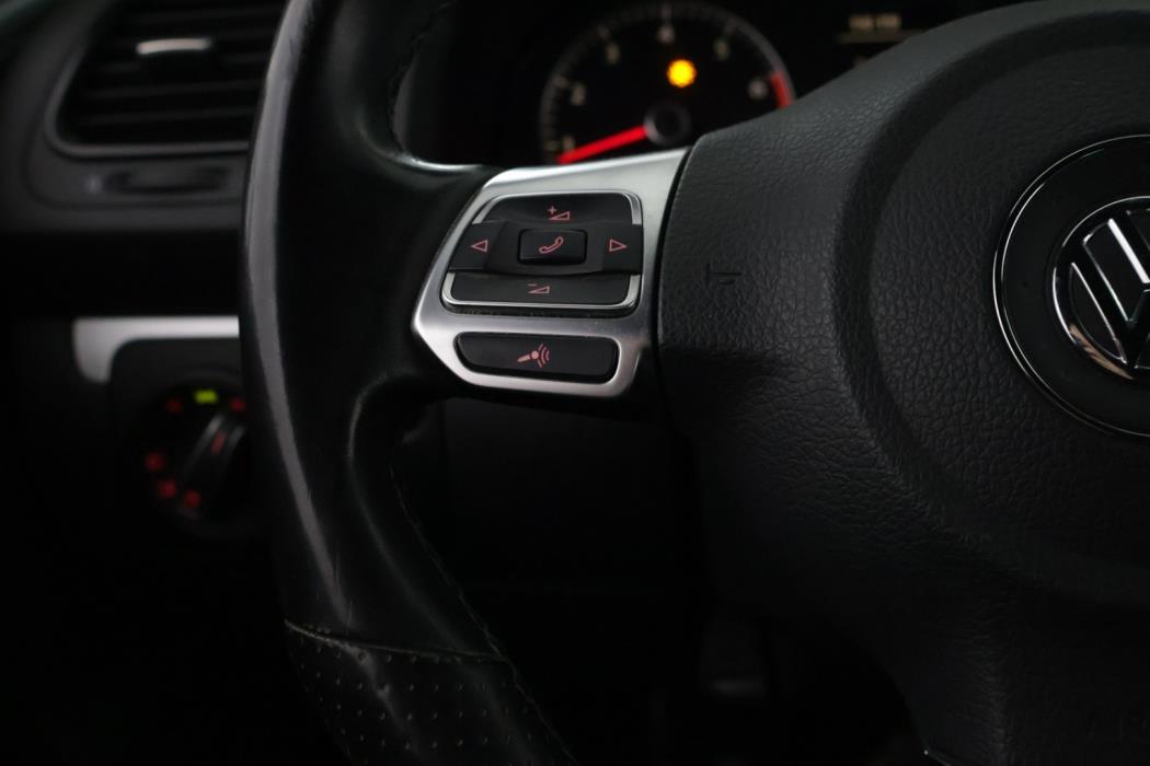 VOLKSWAGEN Scirocco 2011