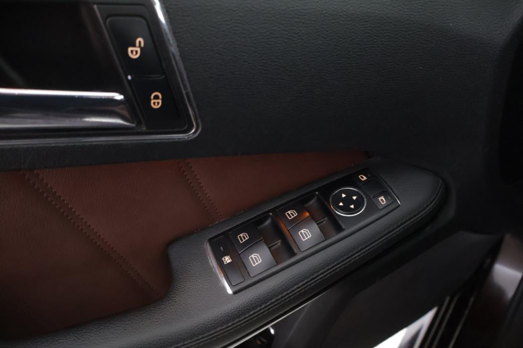 MERCEDES-BENZ E 2010