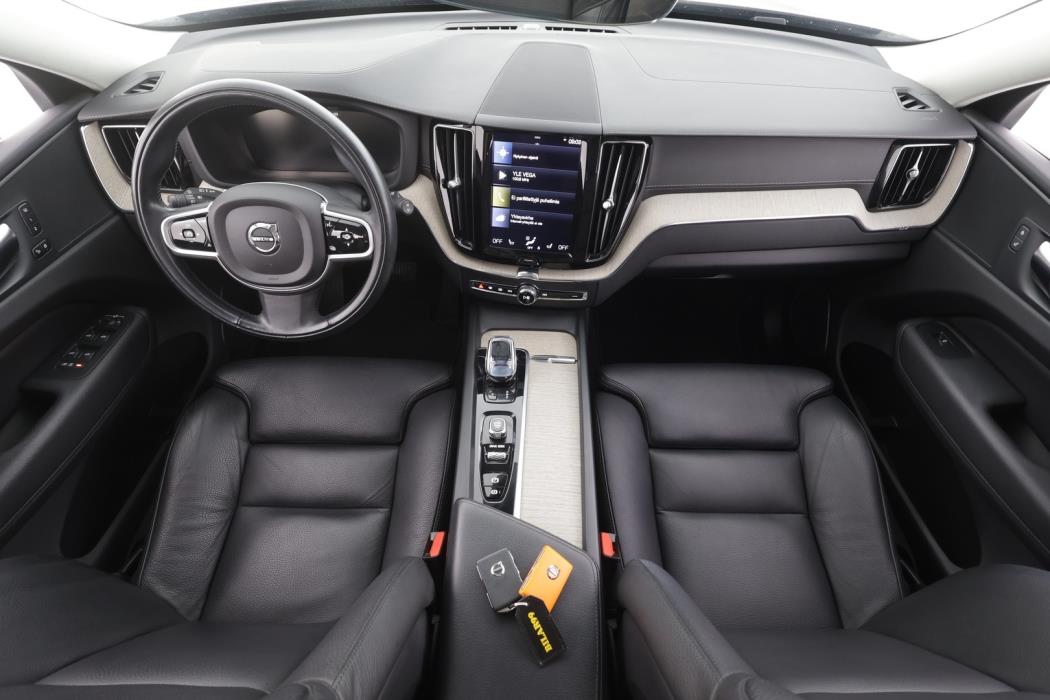 VOLVO XC60 2021