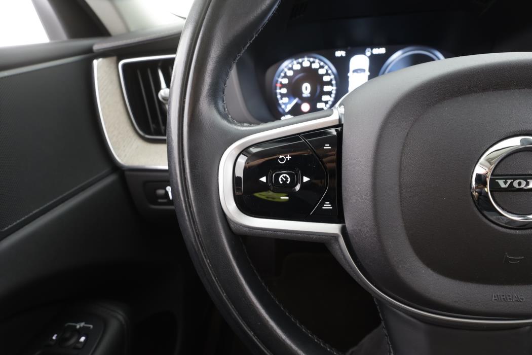 VOLVO XC60 2021