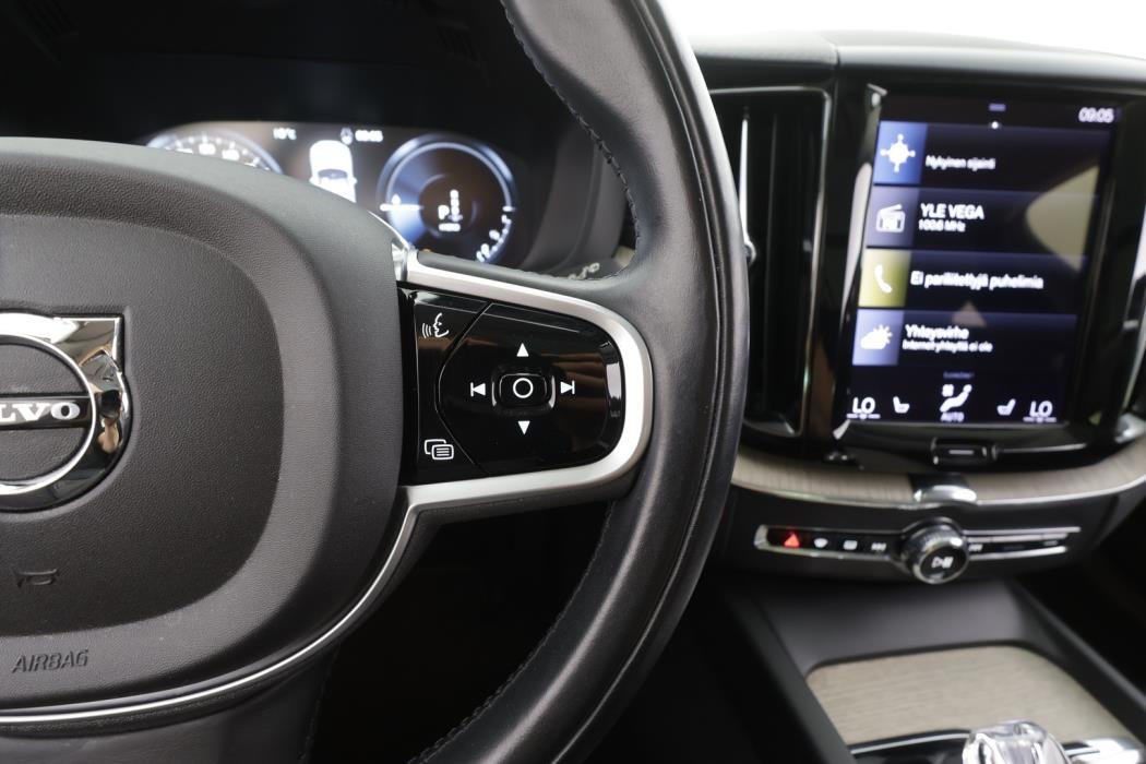 VOLVO XC60 2021