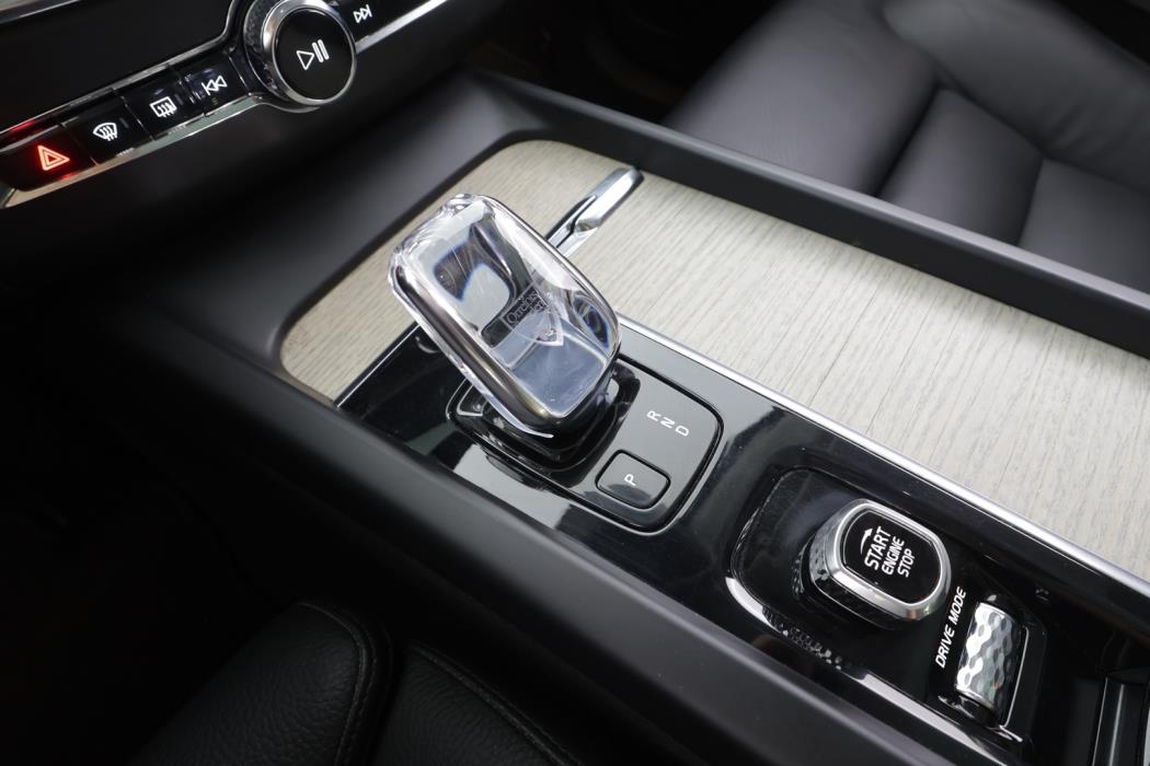 VOLVO XC60 2021