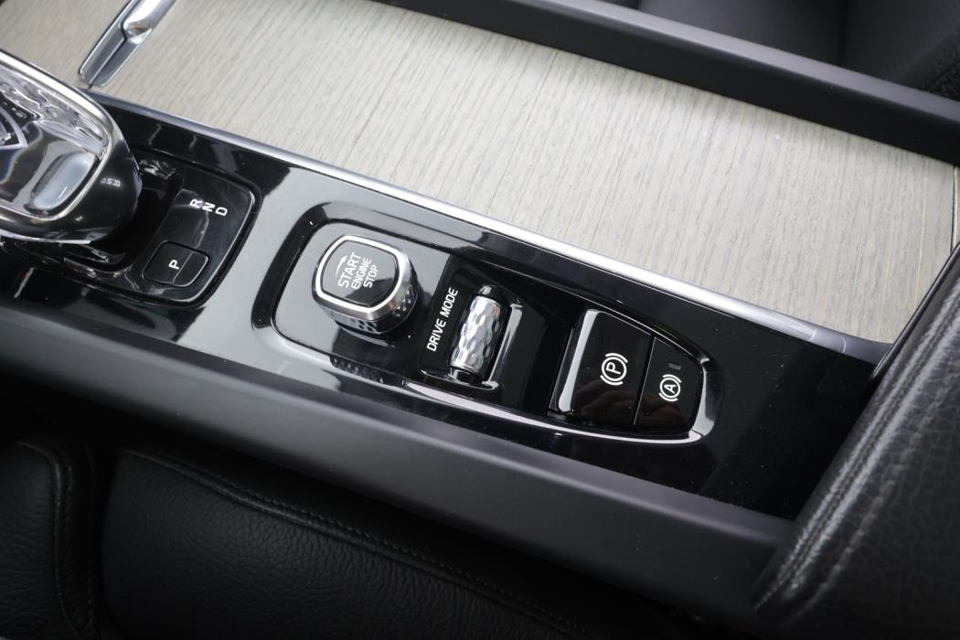 VOLVO XC60 2021