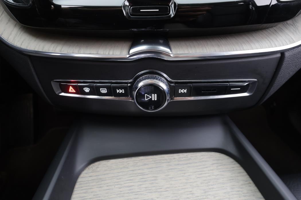 VOLVO XC60 2021