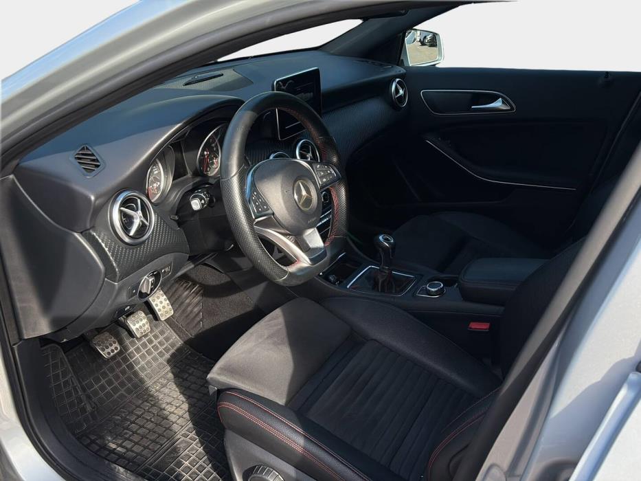 MERCEDES-BENZ A 2016