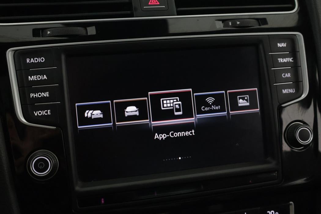 VOLKSWAGEN Golf 2015
