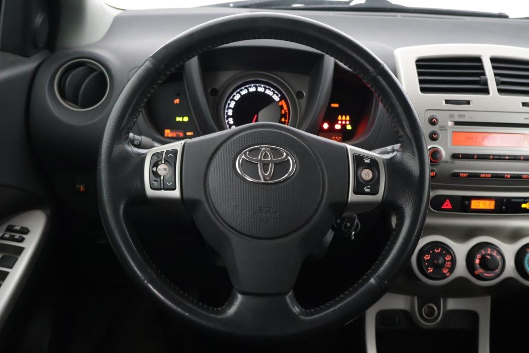 TOYOTA Urban Cruiser 2011