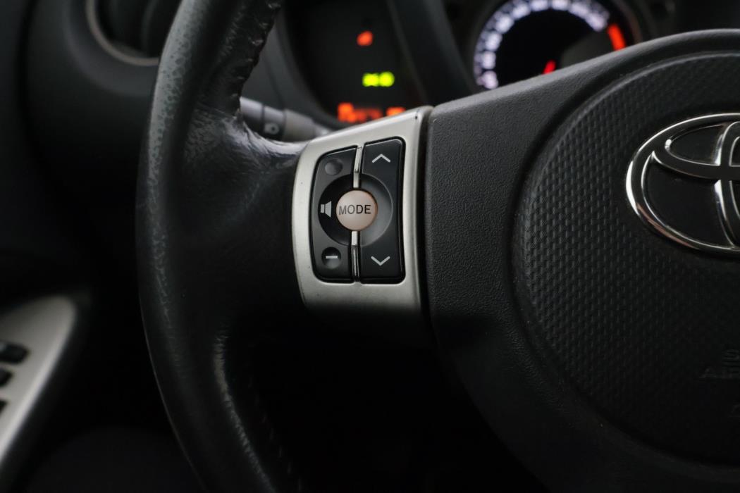 TOYOTA Urban Cruiser 2011