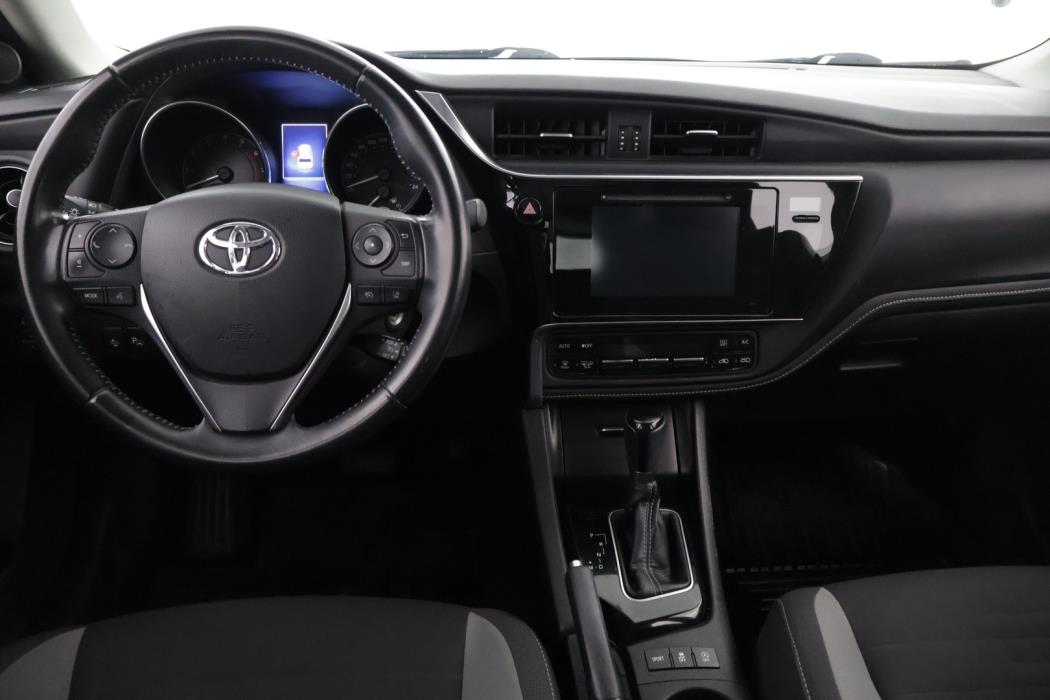 TOYOTA Auris 2016