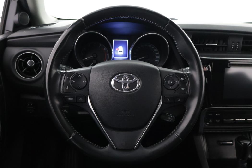 TOYOTA Auris 2016
