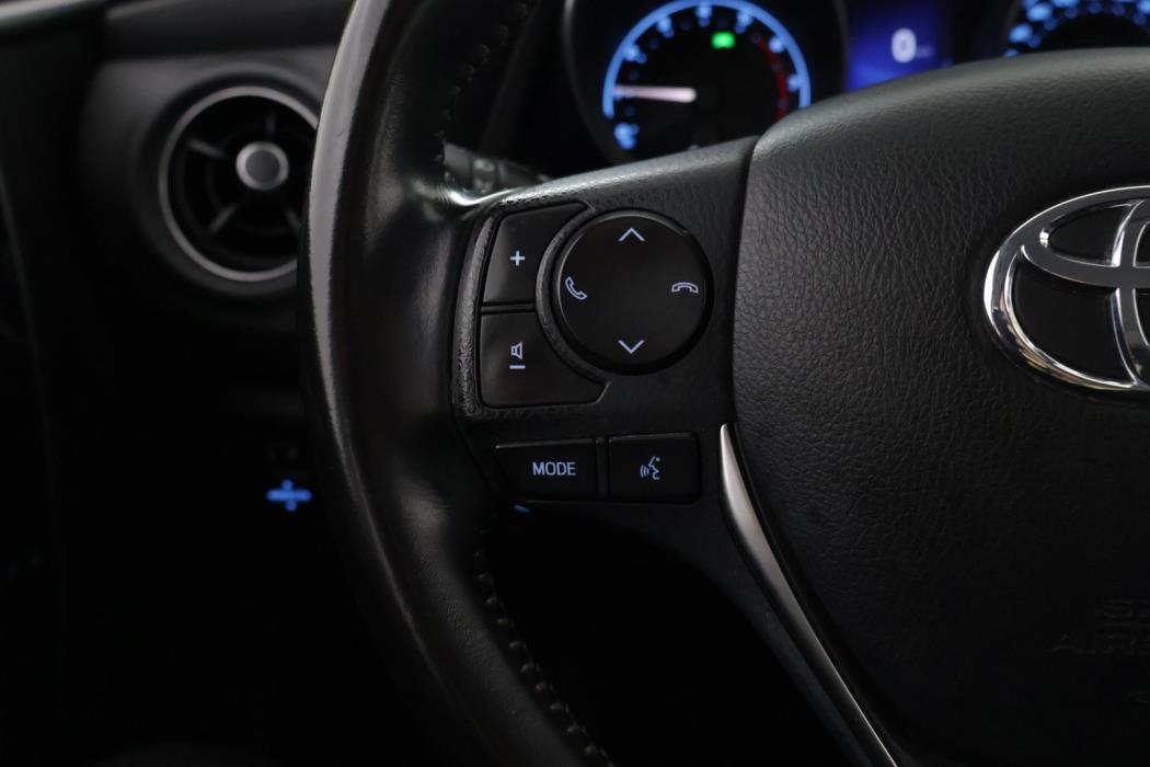 TOYOTA Auris 2016