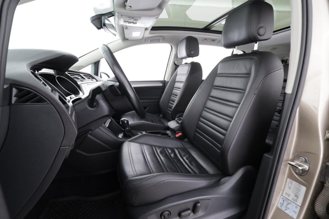 VOLKSWAGEN Touran 2019