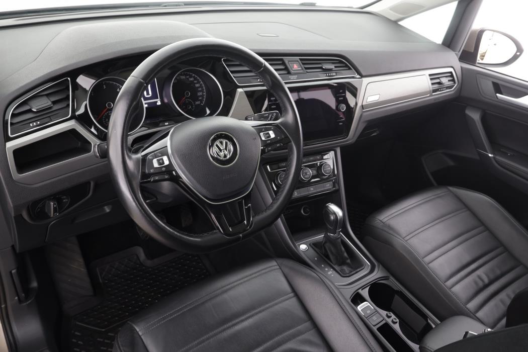 VOLKSWAGEN Touran 2019
