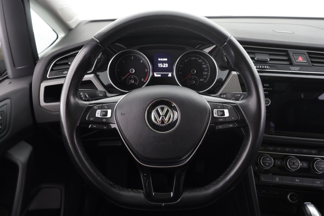 VOLKSWAGEN Touran 2019