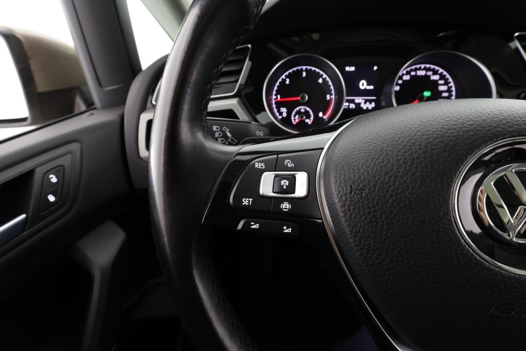 VOLKSWAGEN Touran 2019